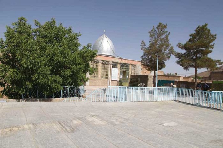 بقعه امامزاده زینب خاتون(س) اقلید توسعه می&zwnj;یابد