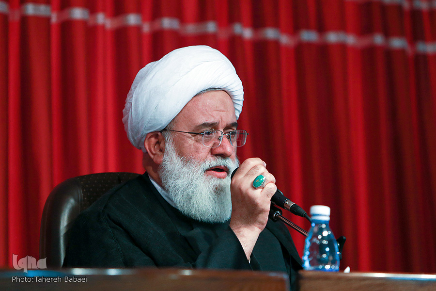 پنج ویژگی فکری استاد احمدی/ «ز هر چه رنگ تعلق بگیرد» آزاد بود
