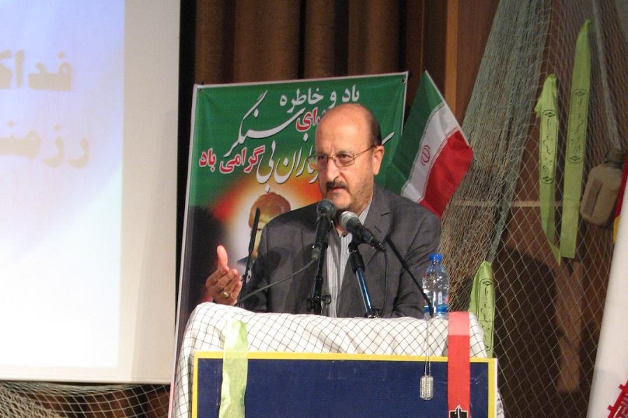 همواره برای حفظ انقلاب اسلامی آماده باشیم