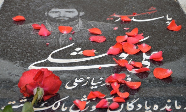 گزارش تصویری غبارروبی گلزار شهدای خرم&zwnj;آباد