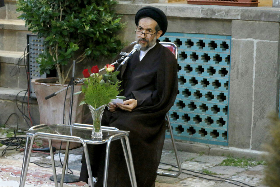 نقد در جامعه با نگاه به کمال&zwnj;گرایی همراه باشد