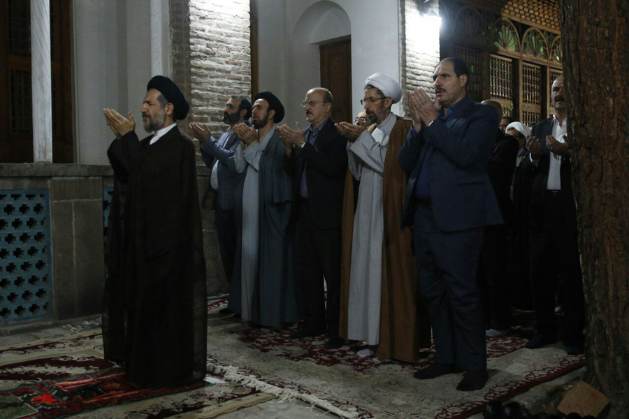 نقد در جامعه با نگاه به کمال&zwnj;گرایی همراه باشد