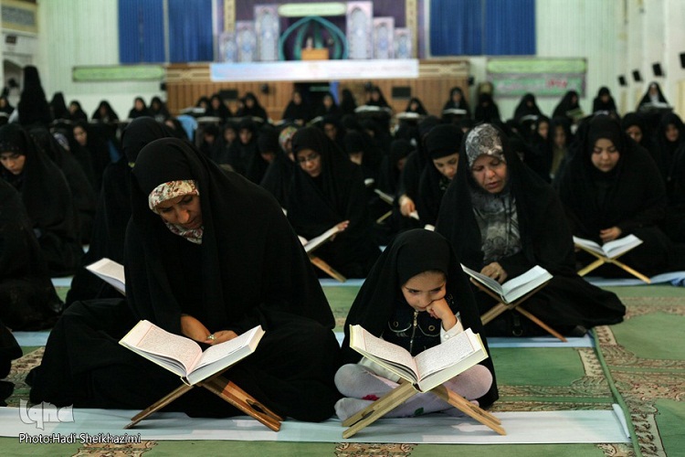 ترتیل روزانه یک جزء قرآن در مصلی امام(ره) تبریز+ تصاویر