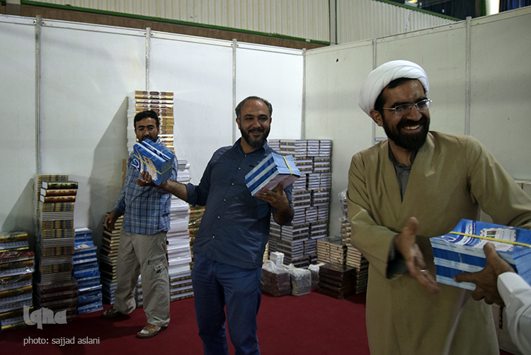 آماده سازی نمایشگاه قرآن و عترت