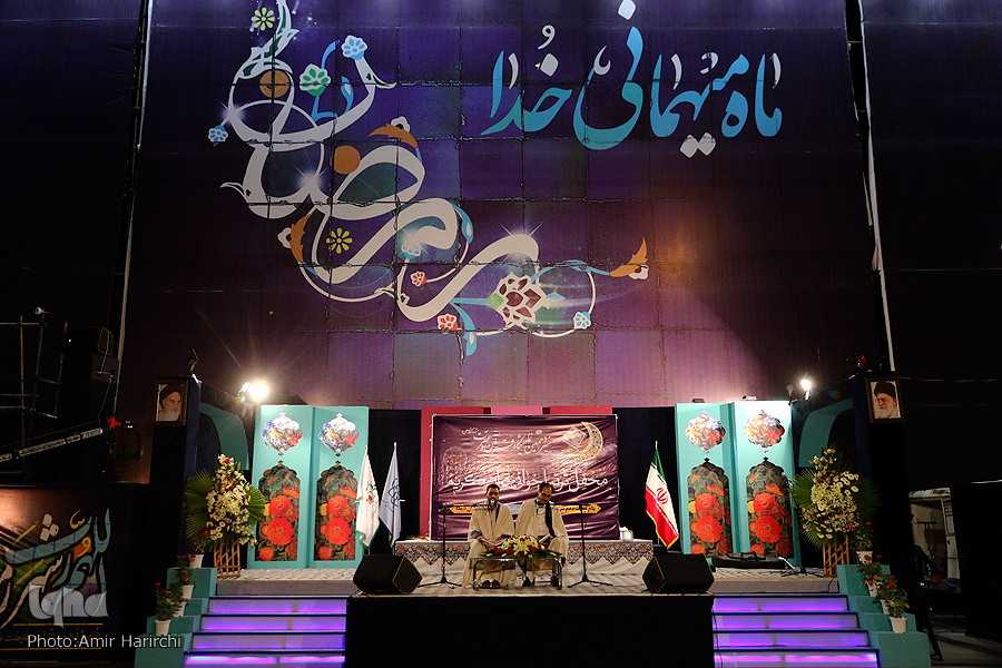برگزاری محفل ترتیل خوانی قرآن کریم در نمایشگاه قرآن و عترت/جزءخوانی قاریان ممتاز کشوری در نمایشگاه قرآن و عترت