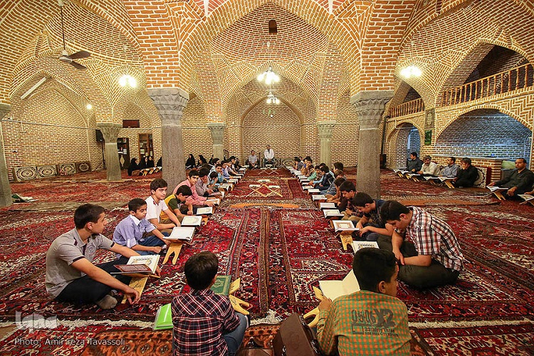 آموزش 120 قرآن آموز در مؤسسه قرآنی سیدالشهداء سراب