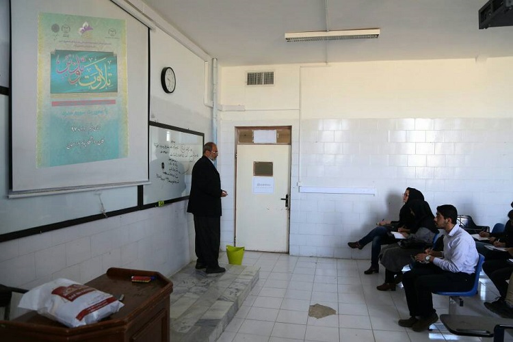 گزارش تصویری برگزاری کرسی تلاوت و تدبر در دانشگاه پیام نور سنندج