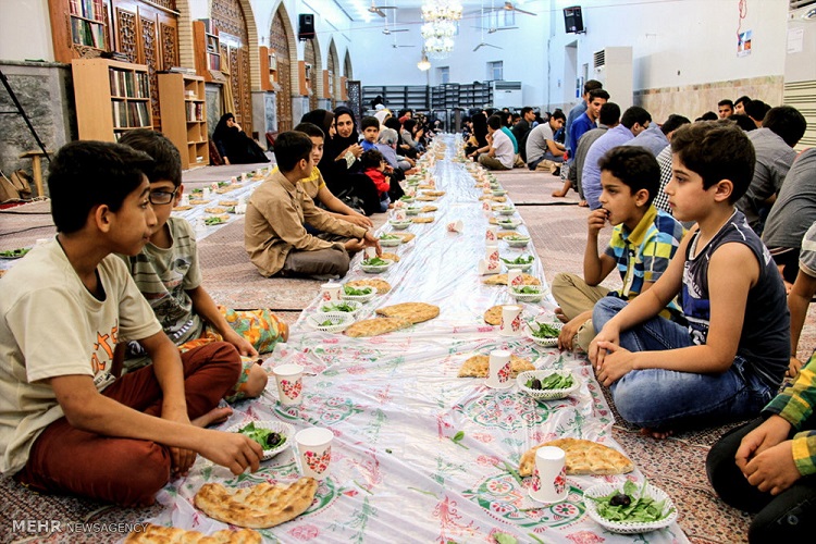 برپایی سفره افطاری ایتام در کبودرآهنگ/ ثبت یک وقف جدید در کبودرآهنگ