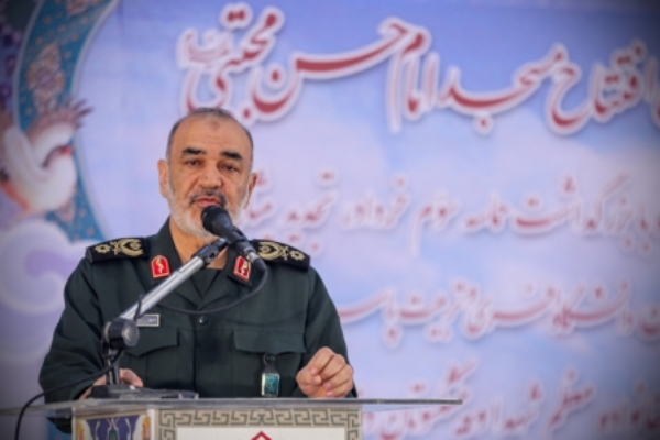 تأسیس سپاه معجزه ذهن الهی امام خمینی(ره) بود/ هیچکس نمی‌تواند موشک‌ها را از ایران بگیرد