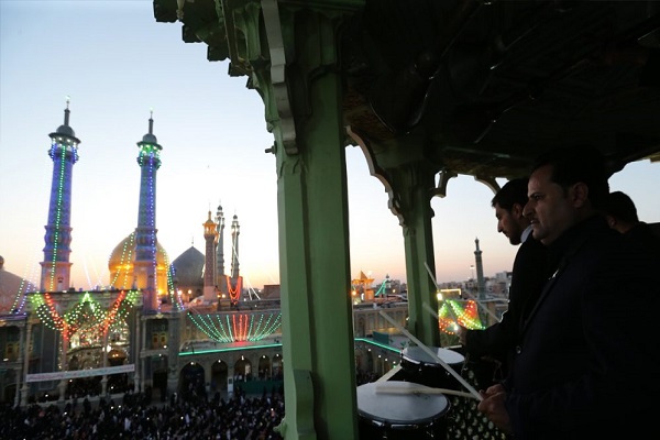 آیین نقاره زنی در شب میلاد کریم اهل بیت(ع) آیین نقاره زنی در شب میلاد کریم اهل بیت(ع)