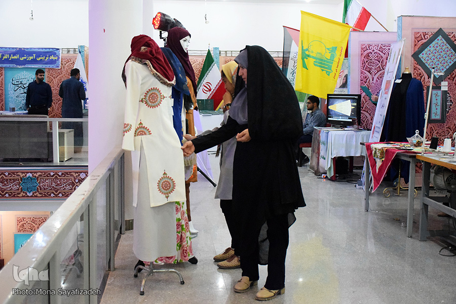 نگاهی به نمایشگاه دوازدهم قرآن و عترت اهواز نگاهی به نمایشگاه دوازدهم قرآن و عترت اهواز