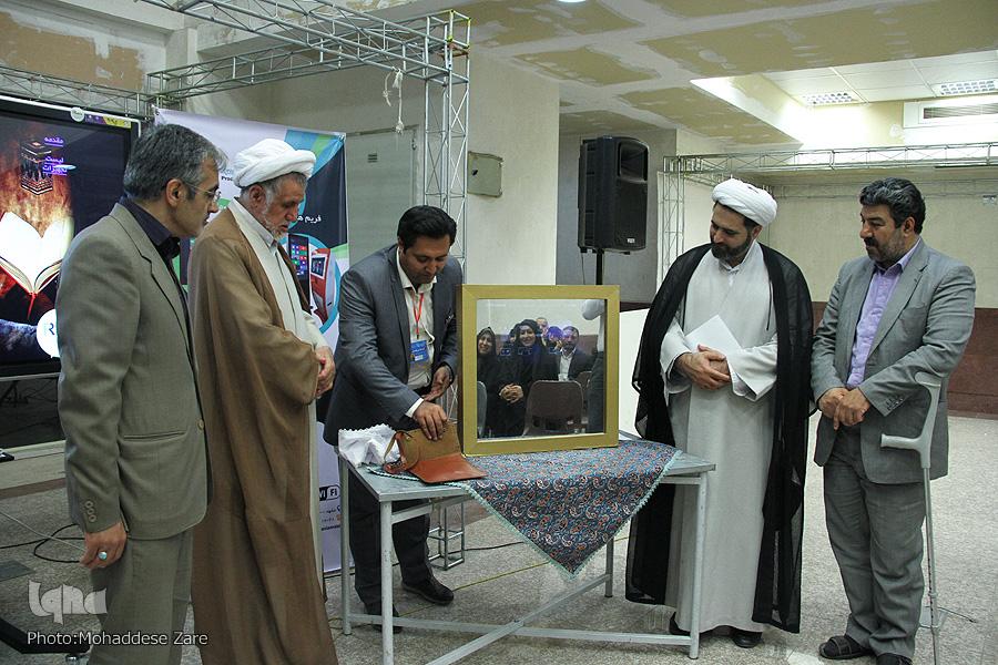 از دو محصول قرآنی دیجیتال در نمایشگاه قرآنی مشهد رونمایی شد از دو محصول قرآنی دیجیتال در نمایشگاه قرآنی مشهد رونمایی شد