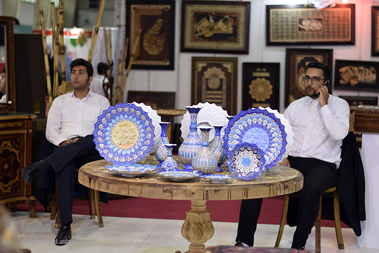 چهارمین روز برگزاری نماشگاه قرآن و عترت چهارمین روز برگزاری نماشگاه قرآن و عترت