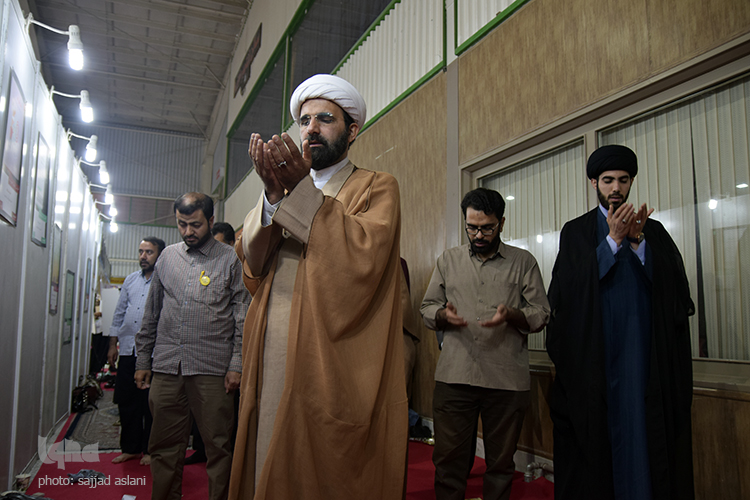 چهارمین روز برگزاری نماشگاه قرآن و عترت چهارمین روز برگزاری نماشگاه قرآن و عترت