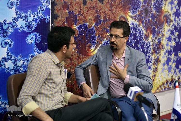 چهارمین روز برگزاری نماشگاه قرآن و عترت چهارمین روز برگزاری نماشگاه قرآن و عترت