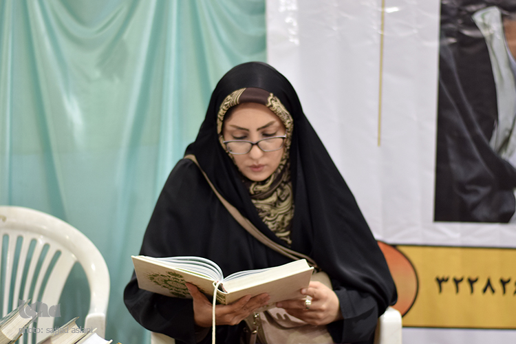 چهارمین روز برگزاری نماشگاه قرآن و عترت چهارمین روز برگزاری نماشگاه قرآن و عترت