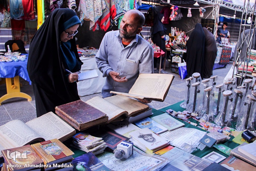 قرآن&zwnj;ها و كتب نسخ خطی و قدیمی را در نمایشگاه قرآن فارس خریداری كنید