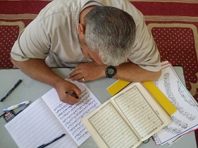 پنج‌شنبه//هنرمند فلسطینی و رؤیای کتابت قرآن/ مسجد میعادگاهم است
