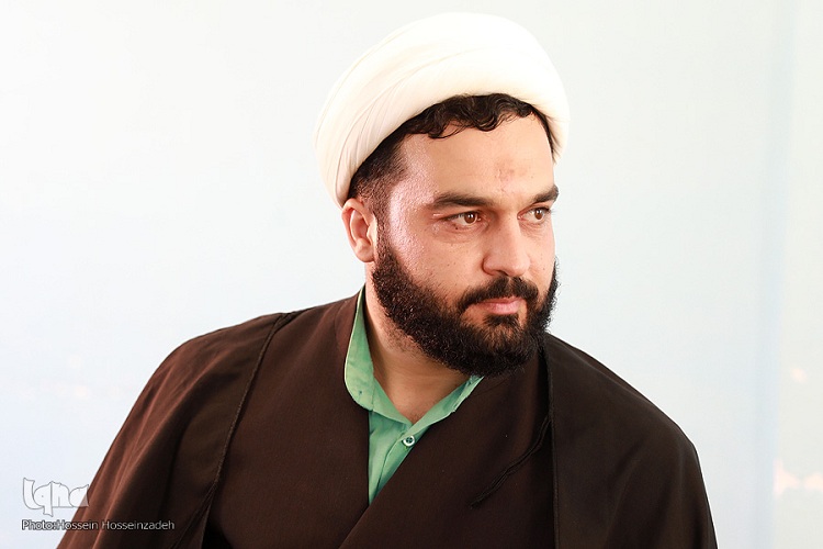 نسخه شفابخش حل مشکلات گدایی کردن است/ فضای قرآنی مشهد با تکنولوژی جلو می&zwnj;رود