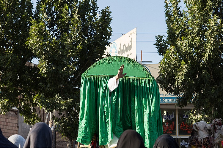 حرکت کاروان نمادین امام رضا(ع) در نيشابور حرکت کاروان نمادین امام رضا(ع) در نيشابور