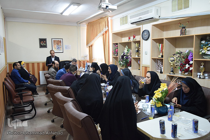 نشست خبری رئیس بیمارستان شهدای عشایر خرم&lrm;آباد با اصحاب رسانه