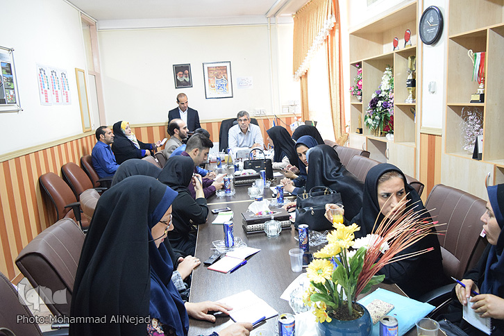 نشست خبری رئیس بیمارستان شهدای عشایر خرم&lrm;آباد با اصحاب رسانه