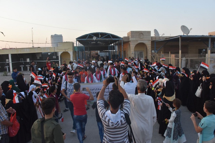 استقبال عراقی&zwnj;ها از حافظان كل قرآن خود در مرز شلمچه