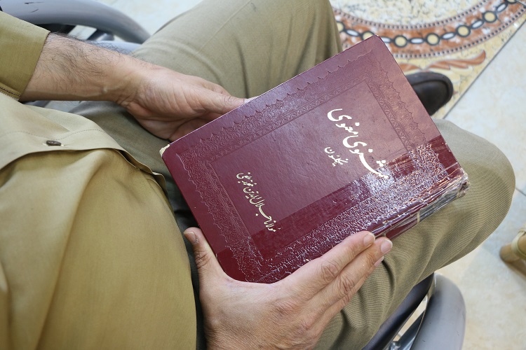 از آرایشگری تا مثنوی عشق از آرایشگری تا مثنوی عشق