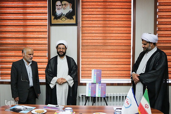 کتاب «دشمنی با سایه» رونمایی شد