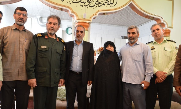 دیدار سردار غیاثی با خانواده چند تن از شهدای لرستان + عکس