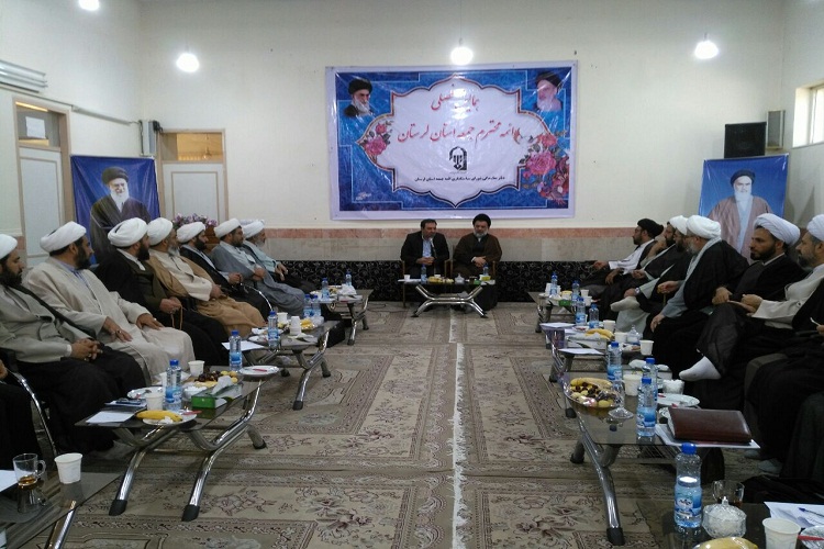 ائمه جمعه؛ کانون همگرایی و وحدت/ تقویت نشاط در جامعه ضروری است