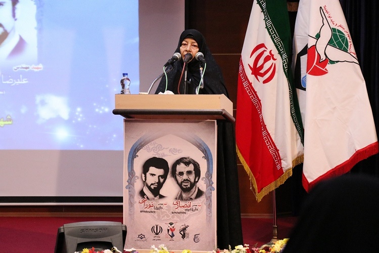 برافراشتن پرچم شهدا گزینه های روی میز دشمن را خنثی می کند