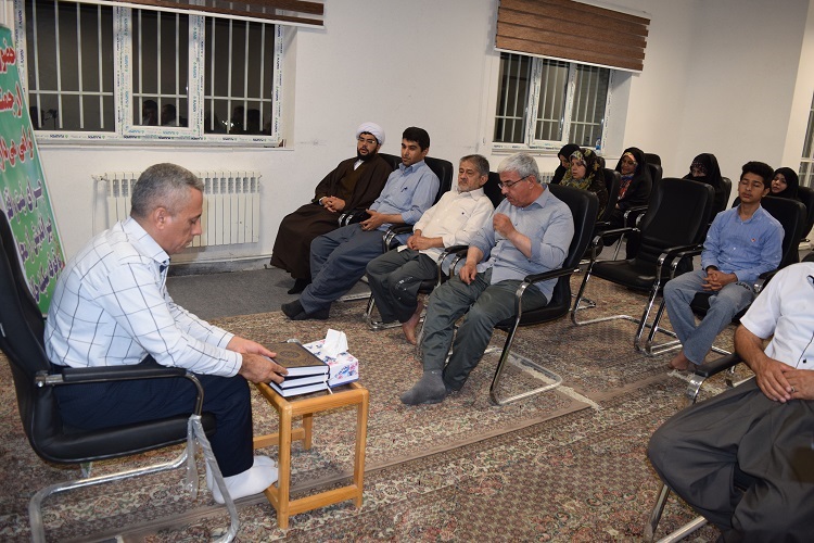 گزارش تصویری برگزاری محفل انس با قرآن ویژه مدیران موسسات قرآنی در مریوان گزارش تصویری برگزاری محفل انس با قرآن ویژه مدیران موسسات قرآنی در مریوان