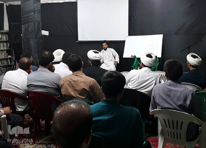 برگزاری دوره آموزشی &laquo;مبانی عقلانی ولایت فقیه&raquo; در خرم&zwnj;آباد + عکس