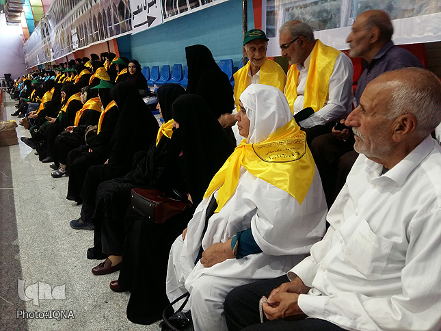 برگزاری همایش زائرین حج تمتع لرستان + عکس