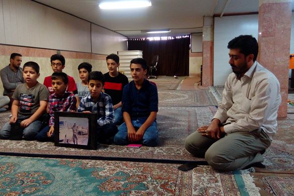 پنجشنبه//مربی قرآنی که به همراه دانش&zwnj;آموزانش در صف اول جبهه حاضر شد