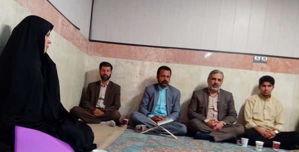 پنجشنبه//مربی قرآنی که به همراه دانش&zwnj;آموزانش در صف اول جبهه حاضر شد