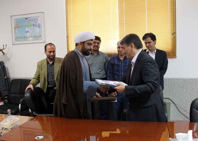 امضای تفاهمنامه همکاری ورزش و جوانان و کانونهای مساجد یزد امضای تفاهمنامه همکاری ورزش و جوانان و کانونهای مساجد یزد