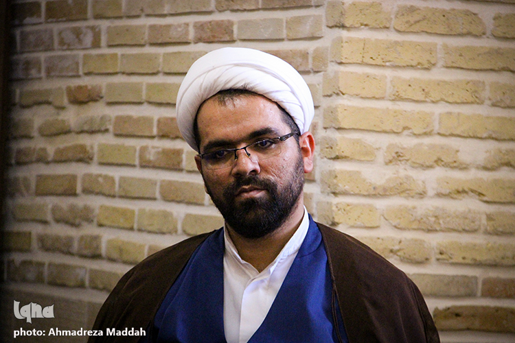 پیاده&zwnj;روی از حرم تا حرم &laquo;دختران احمدی&raquo;/ برپایی ولادت امام رضا(ع) در 20 بقعه شیراز