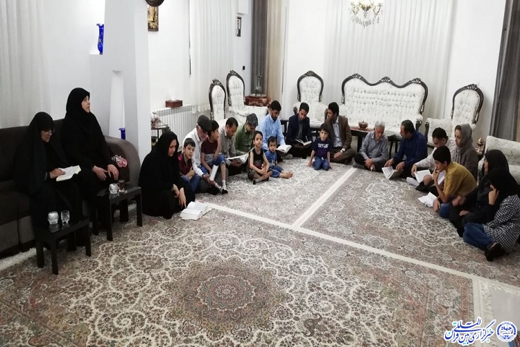 کلاسی به وسعت آموزههای قرآن در یک جمع خانوادگی کلاسی به وسعت آموزههای قرآن در یک جمع خانوادگی