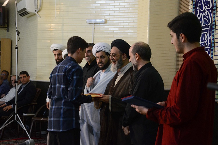 برگزاری اختتامیه دومین طرح بزرگ با قرآن در رمضان برگزاری اختتامیه دومین طرح بزرگ با قرآن در رمضان