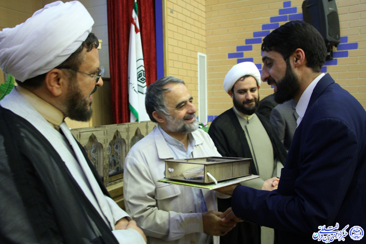گزارش تصویری تجلیل از برگزیدگان مسابقات قرآن کریم در یزد