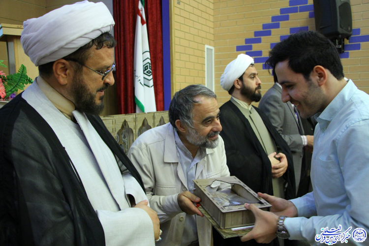 گزارش تصویری تجلیل از برگزیدگان مسابقات قرآن کریم در یزد
