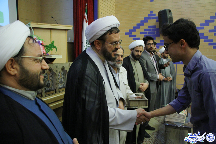 گزارش تصویری تجلیل از برگزیدگان مسابقات قرآن کریم در یزد
