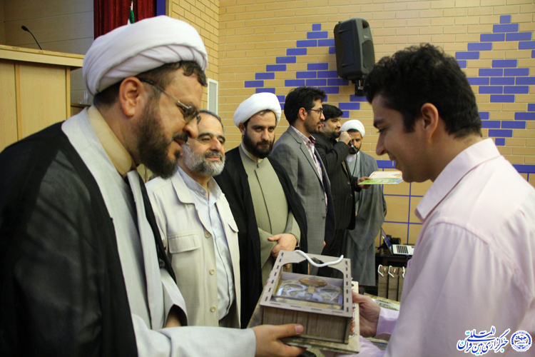 گزارش تصویری تجلیل از برگزیدگان مسابقات قرآن کریم در یزد