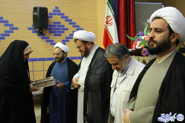 گزارش تصویری تجلیل از برگزیدگان مسابقات قرآن کریم در یزد