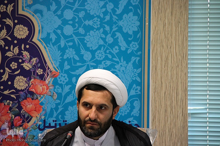 &nbsp;&nbsp;بقاع متبرکه پایگاه محوری نشر قرآن و عترت هستند / امامزادگان سفیران ائمه معصومین(ع) هستند