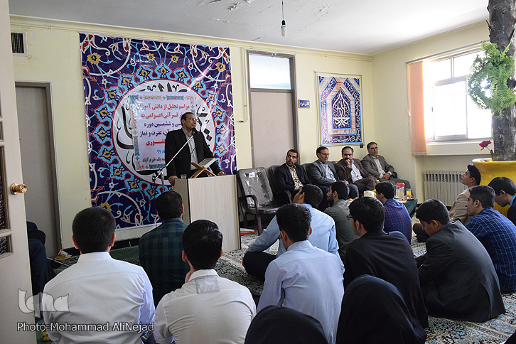 گزارش تصویری مراسم تجلیل از دانشآموزان برگزیده مسابقات قرآنی لرستان گزارش تصویری مراسم تجلیل از دانشآموزان برگزیده مسابقات قرآنی لرستان