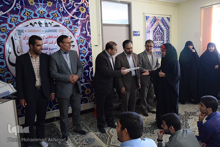 گزارش تصویری مراسم تجلیل از دانشآموزان برگزیده مسابقات قرآنی لرستان گزارش تصویری مراسم تجلیل از دانشآموزان برگزیده مسابقات قرآنی لرستان