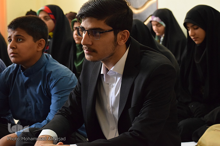 گزارش تصویری مراسم تجلیل از دانشآموزان برگزیده مسابقات قرآنی لرستان گزارش تصویری مراسم تجلیل از دانشآموزان برگزیده مسابقات قرآنی لرستان